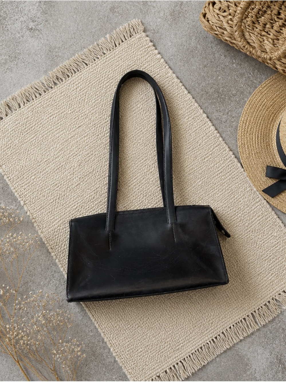 Holt Renfrew Sleek Black Leather Shoulder Bag with Double Straps